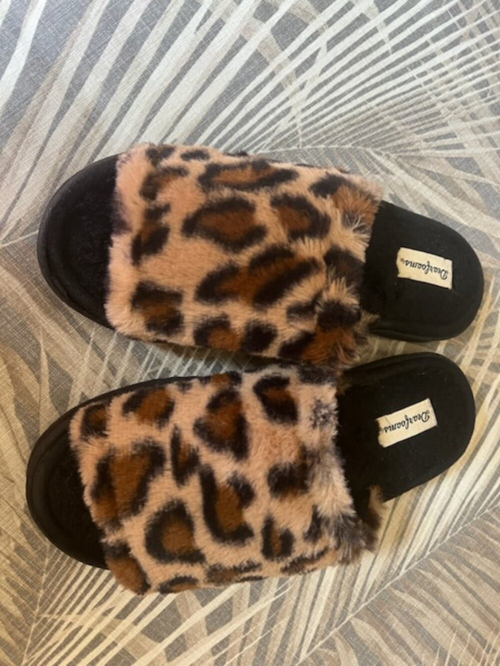 NEW Dearfoams Women's Memory Foam Leopard Print Slippers Size Large / 9-10